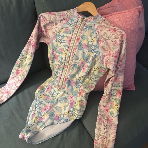 NWOT LoveShackFancy x Hurley LSF Max Hawaiian Hibiscus Zip One-Piece Swimsuit M - Picture 2 of 4